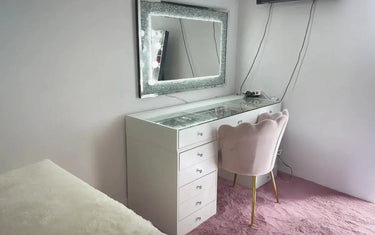 La-Coiffeuse-avec-Miroir-Blanche-Le-Secret-d-un-Coin-Beauté-Lumineux-et-Organisé
