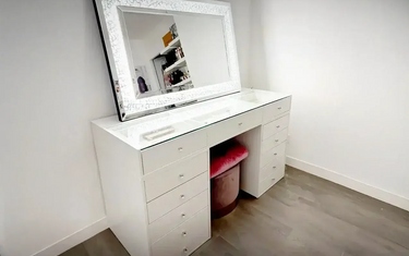 Miroir-avec-LED-pour-Coiffeuse-L-Accessoire-Incontournable-pour-Sublimer-Votre-Routine-Beauté 