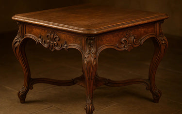 Histoires-Fascinantes-des-Tables-à-Travers-les-Âges 