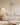 Canapé d’angle modulable en tissu bouclette blanc, style contemporain, dans un salon lumineux avec baie vitrée et décoration minimaliste